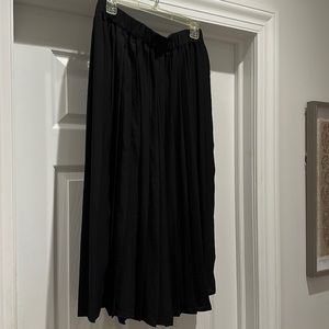 Black Pleated H&M skirt Sz 12